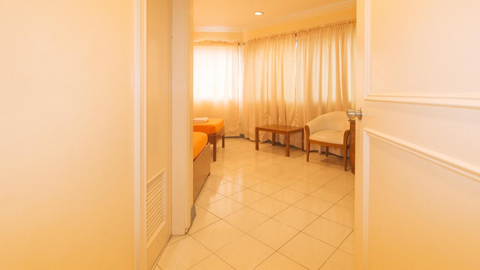 Royal Am Rei Hotel By Reddoorz Bacolod Extérieur photo