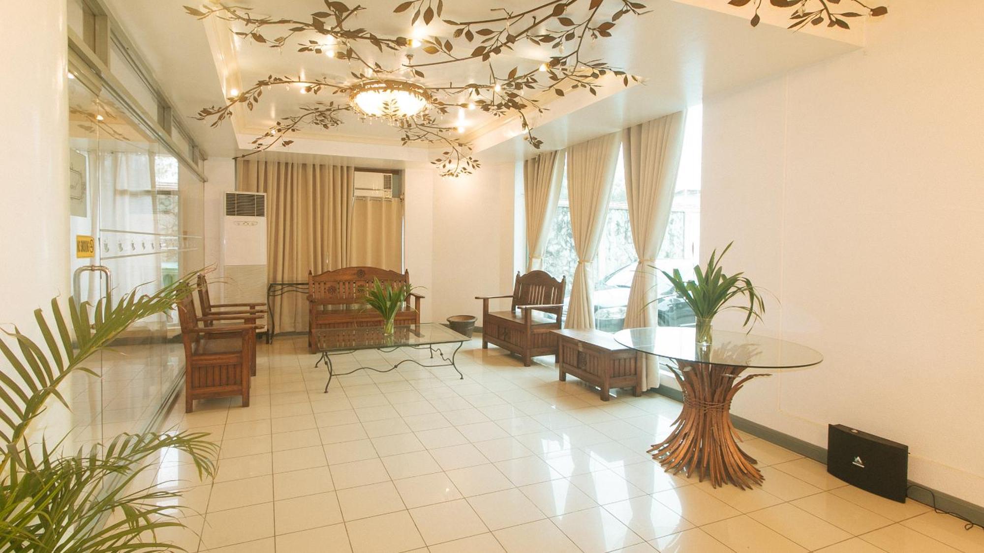 Royal Am Rei Hotel By Reddoorz Bacolod Extérieur photo