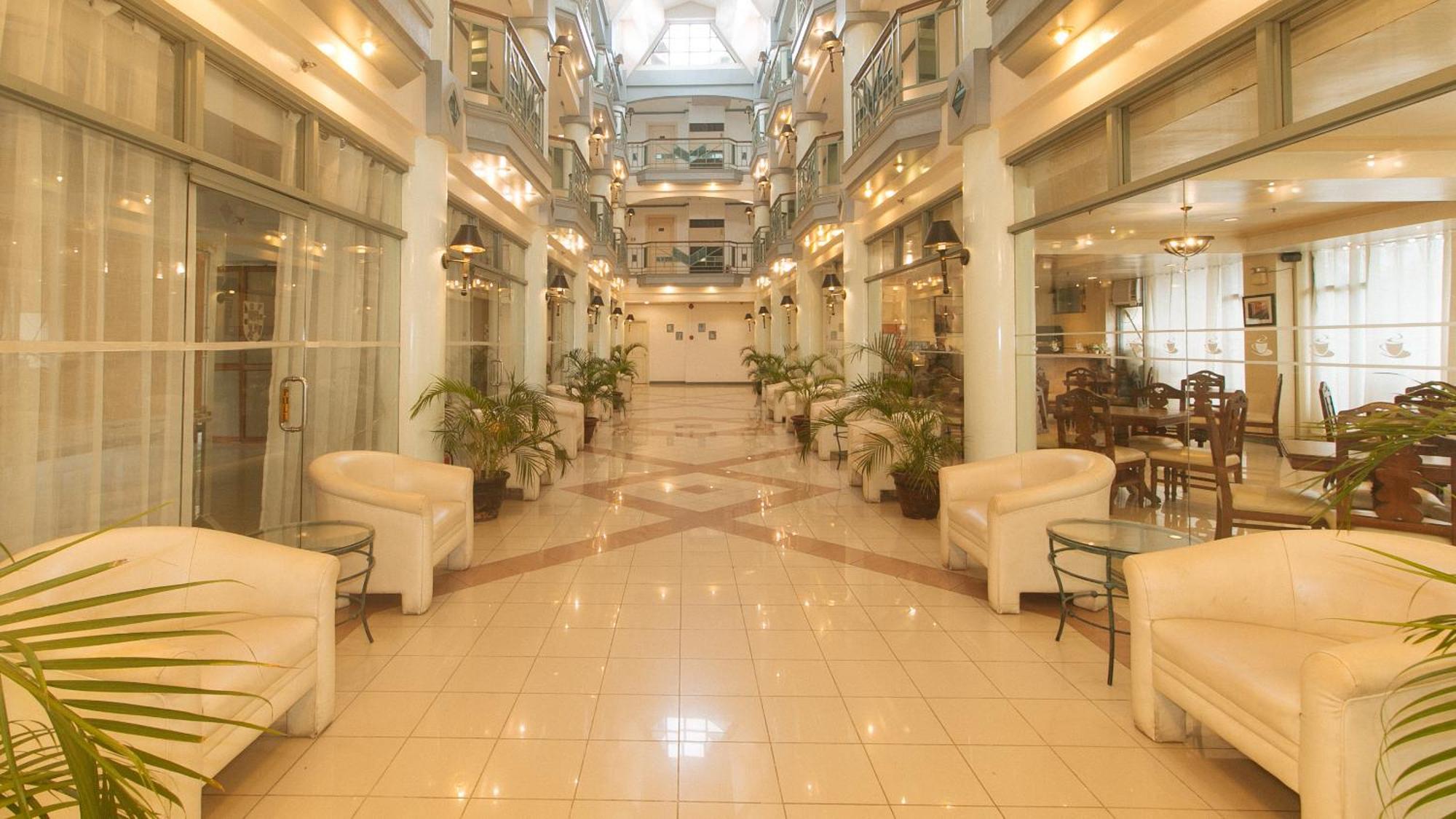 Royal Am Rei Hotel By Reddoorz Bacolod Extérieur photo