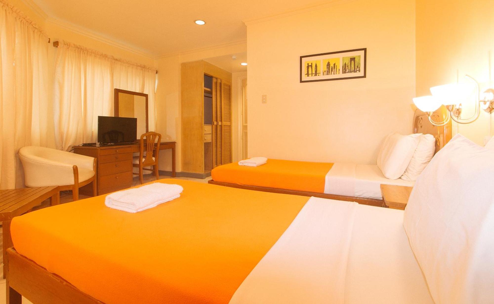 Royal Am Rei Hotel By Reddoorz Bacolod Extérieur photo