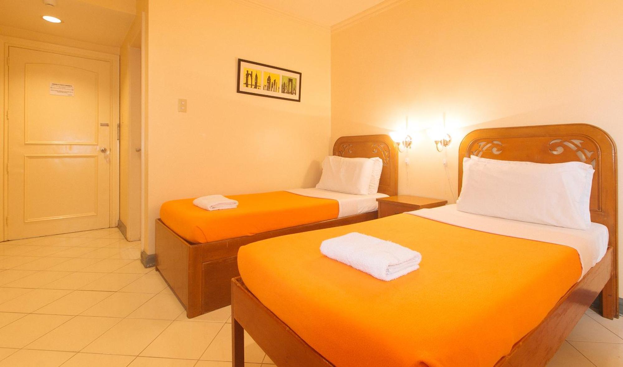 Royal Am Rei Hotel By Reddoorz Bacolod Extérieur photo