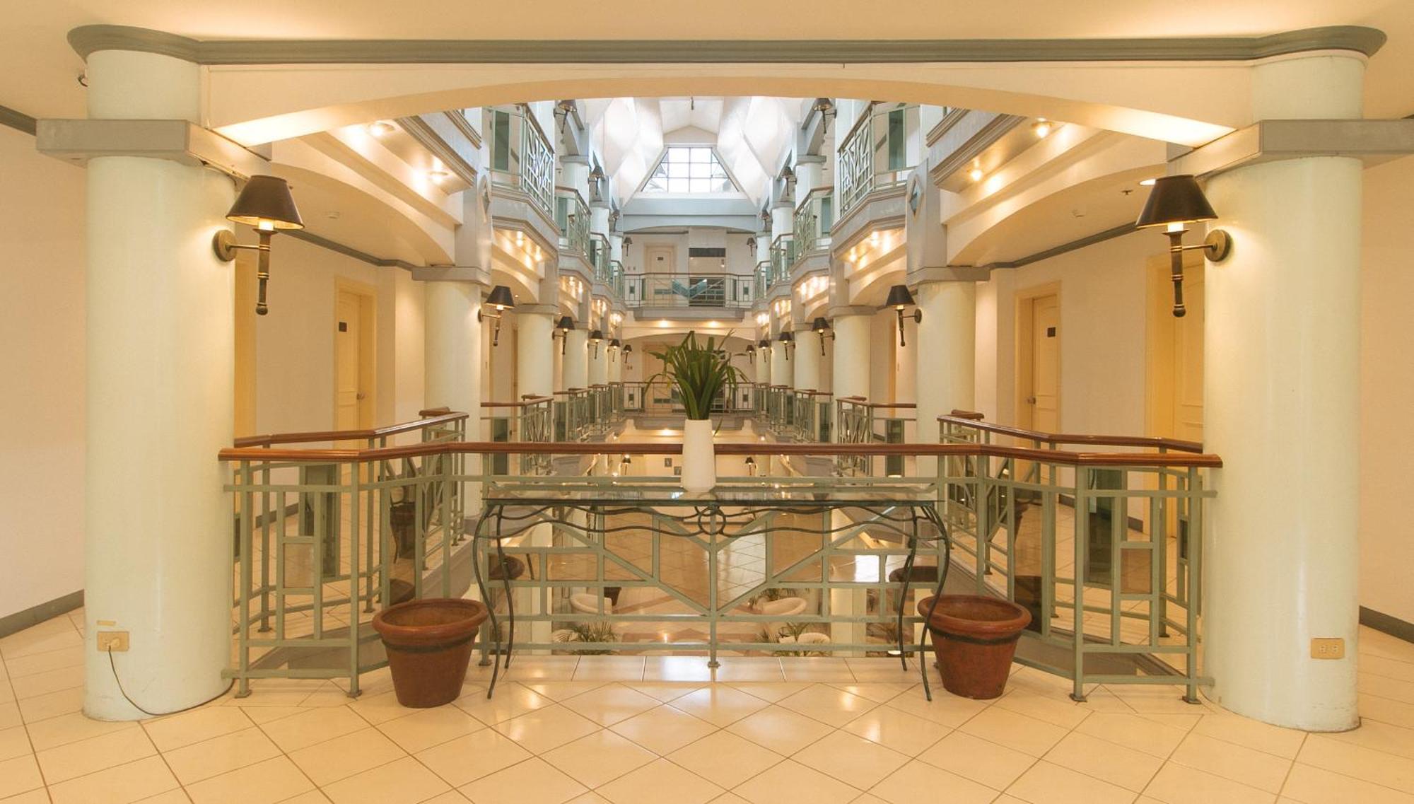 Royal Am Rei Hotel By Reddoorz Bacolod Extérieur photo