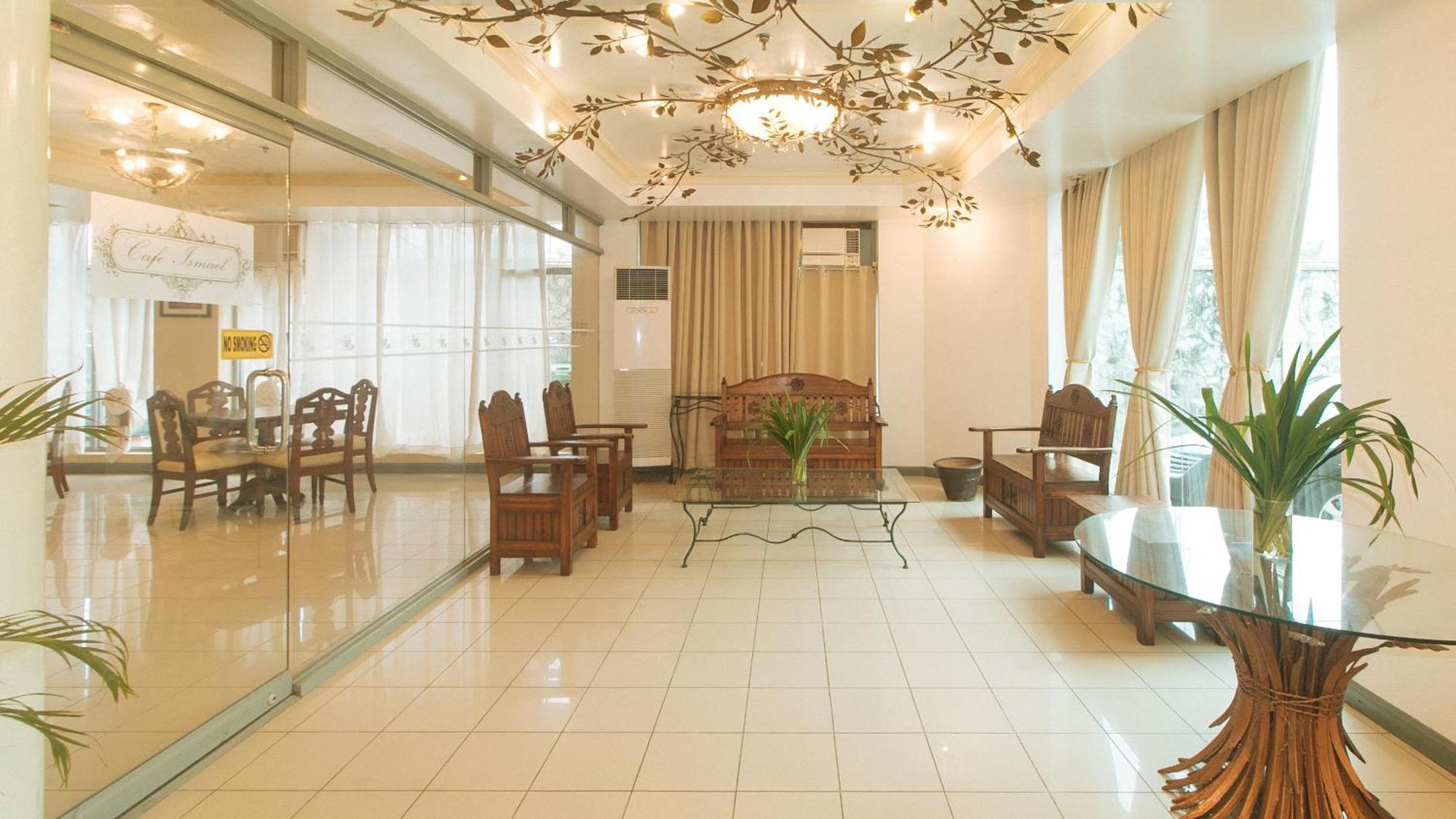 Royal Am Rei Hotel By Reddoorz Bacolod Extérieur photo