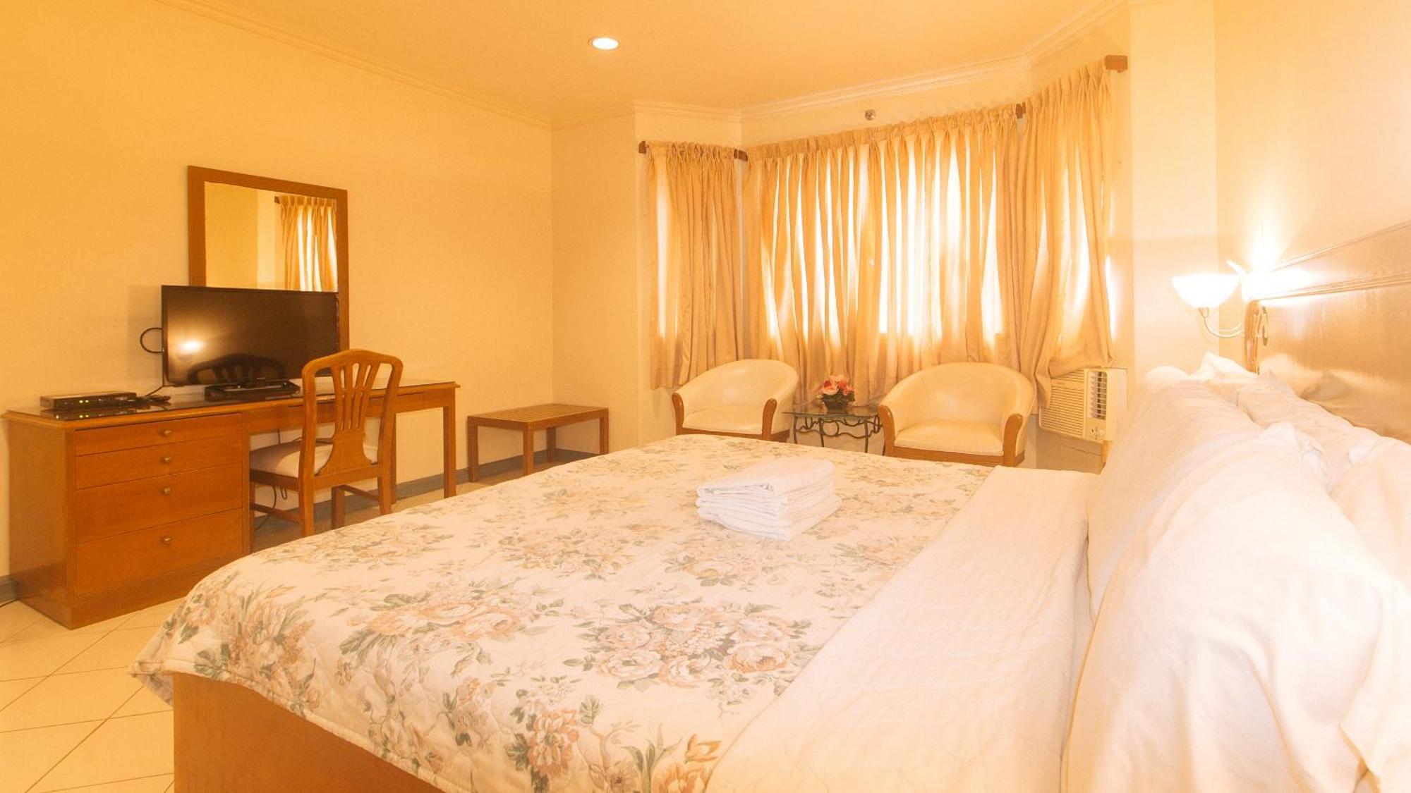 Royal Am Rei Hotel By Reddoorz Bacolod Extérieur photo