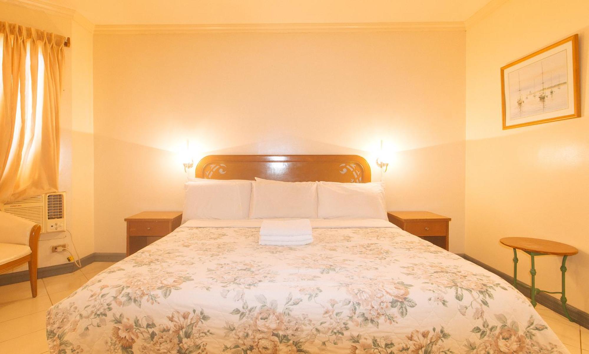 Royal Am Rei Hotel By Reddoorz Bacolod Extérieur photo