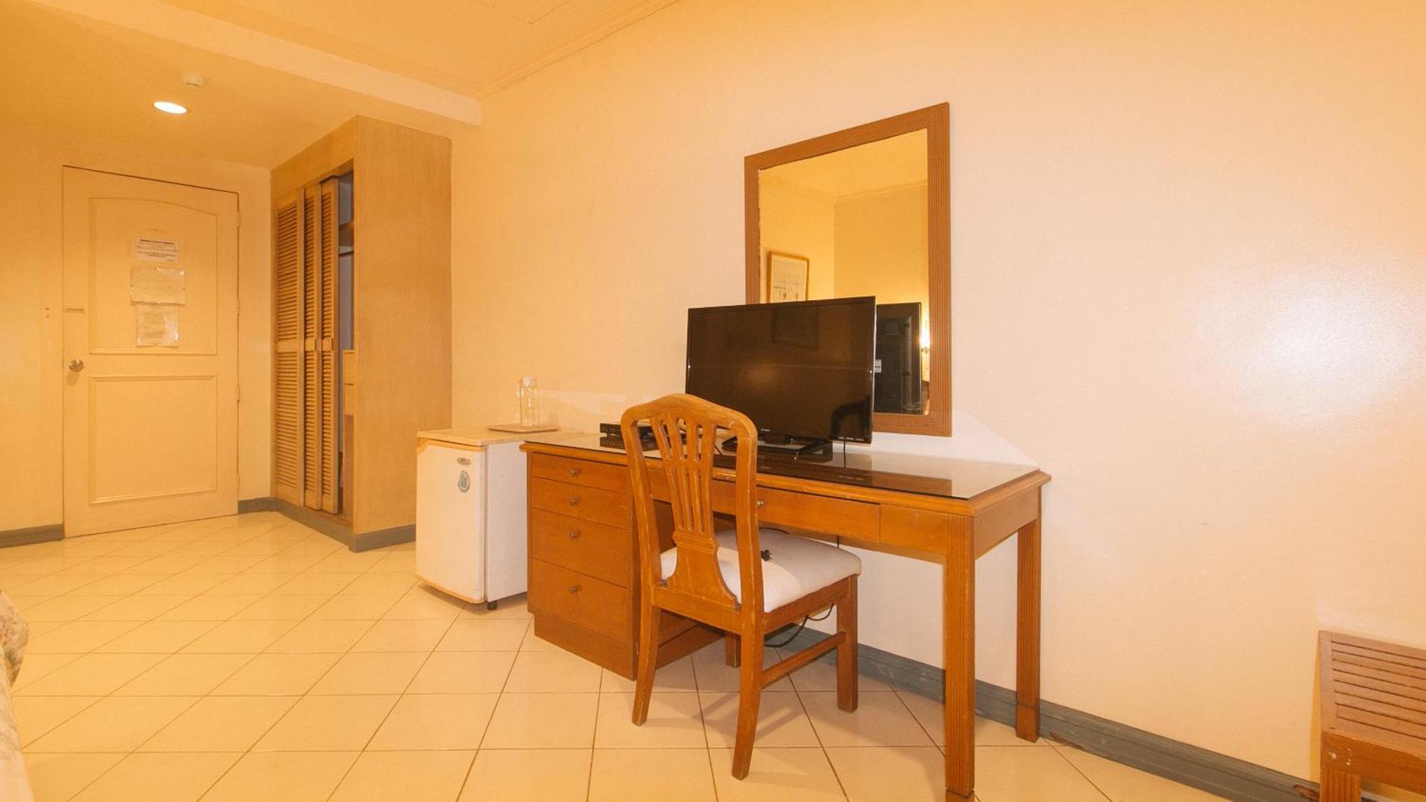 Royal Am Rei Hotel By Reddoorz Bacolod Extérieur photo