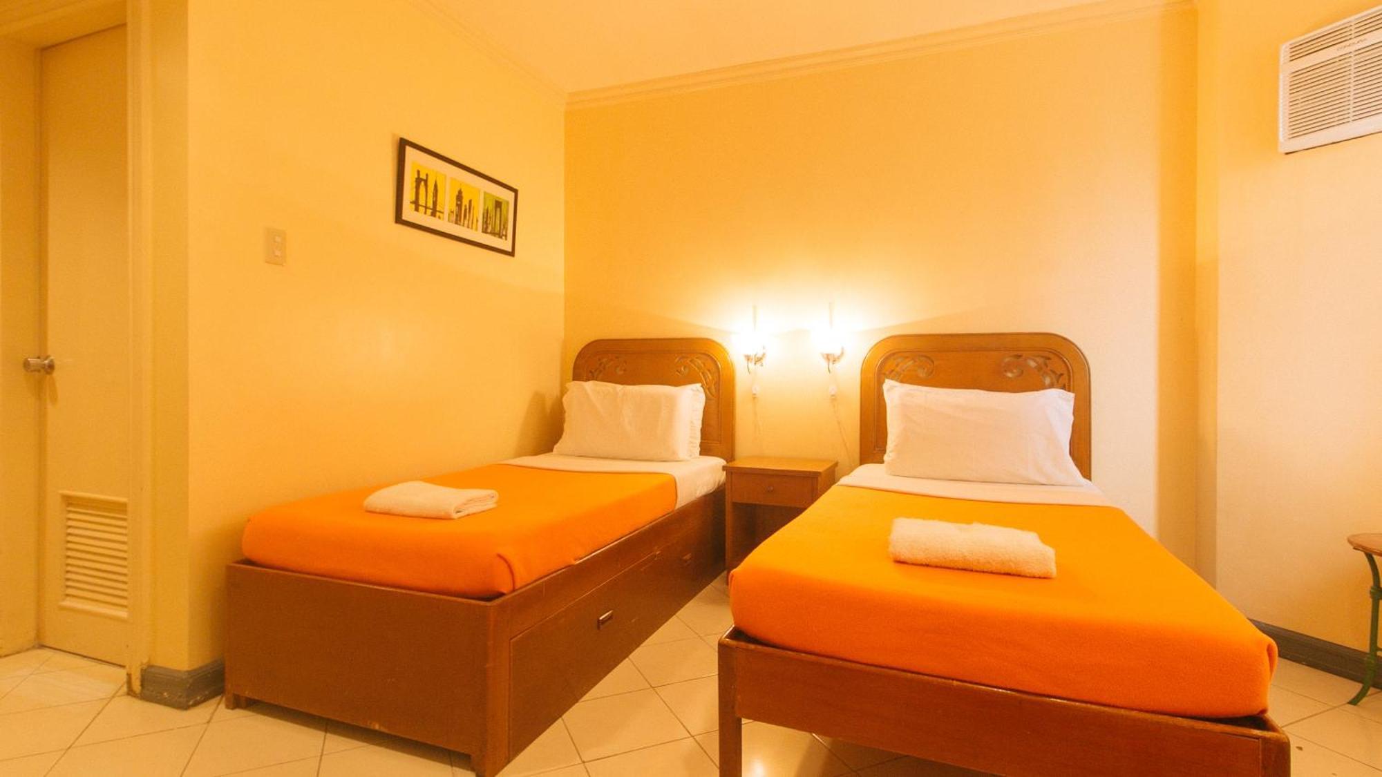 Royal Am Rei Hotel By Reddoorz Bacolod Extérieur photo