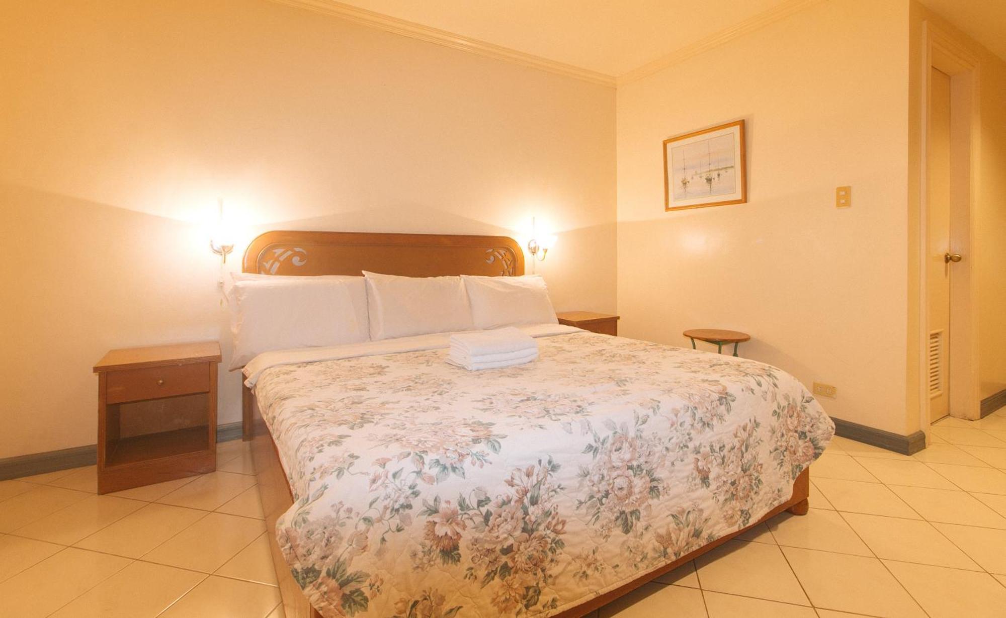 Royal Am Rei Hotel By Reddoorz Bacolod Extérieur photo