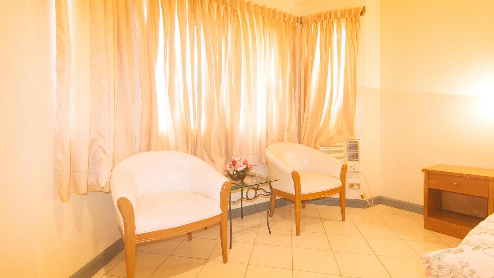 Royal Am Rei Hotel By Reddoorz Bacolod Extérieur photo