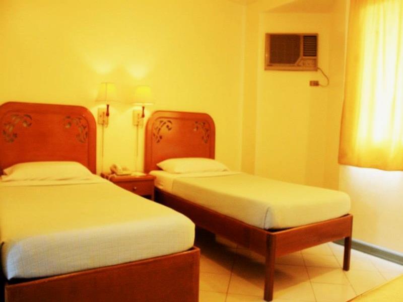 Royal Am Rei Hotel By Reddoorz Bacolod Extérieur photo